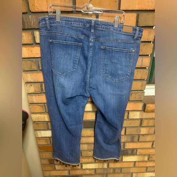 Judy Blue Straight Fit Denim Jean Capris with Pompom Fringe - Picture 2 of 4